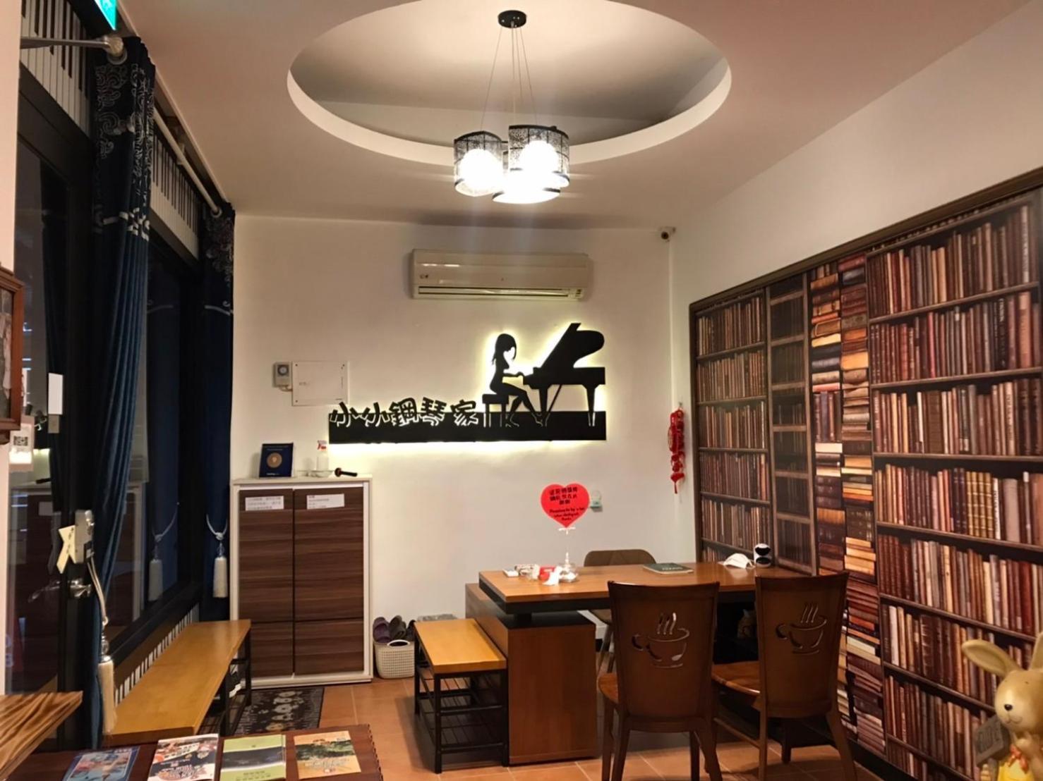 小小鋼琴家民宿&近夜市文創美食街 Hualien Kültér fotó